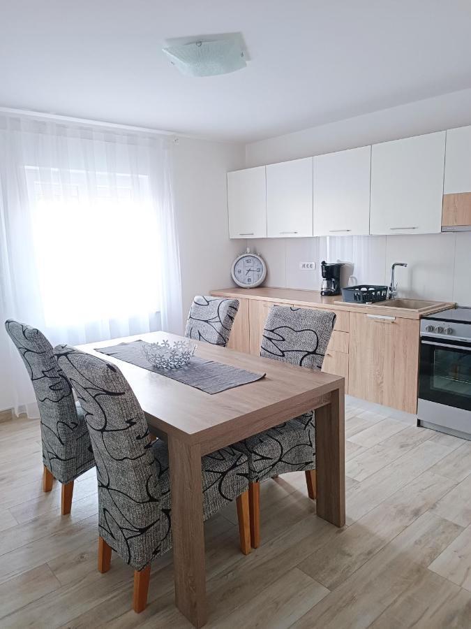Apartmani Biba โนวีวีโนดอลสกี ภายนอก รูปภาพ
