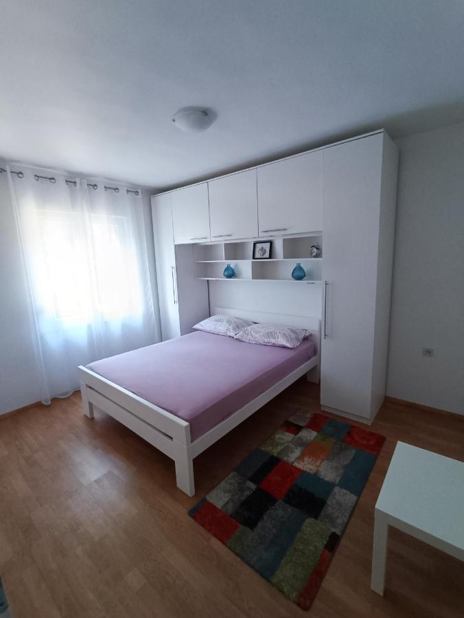 Apartmani Biba โนวีวีโนดอลสกี ภายนอก รูปภาพ
